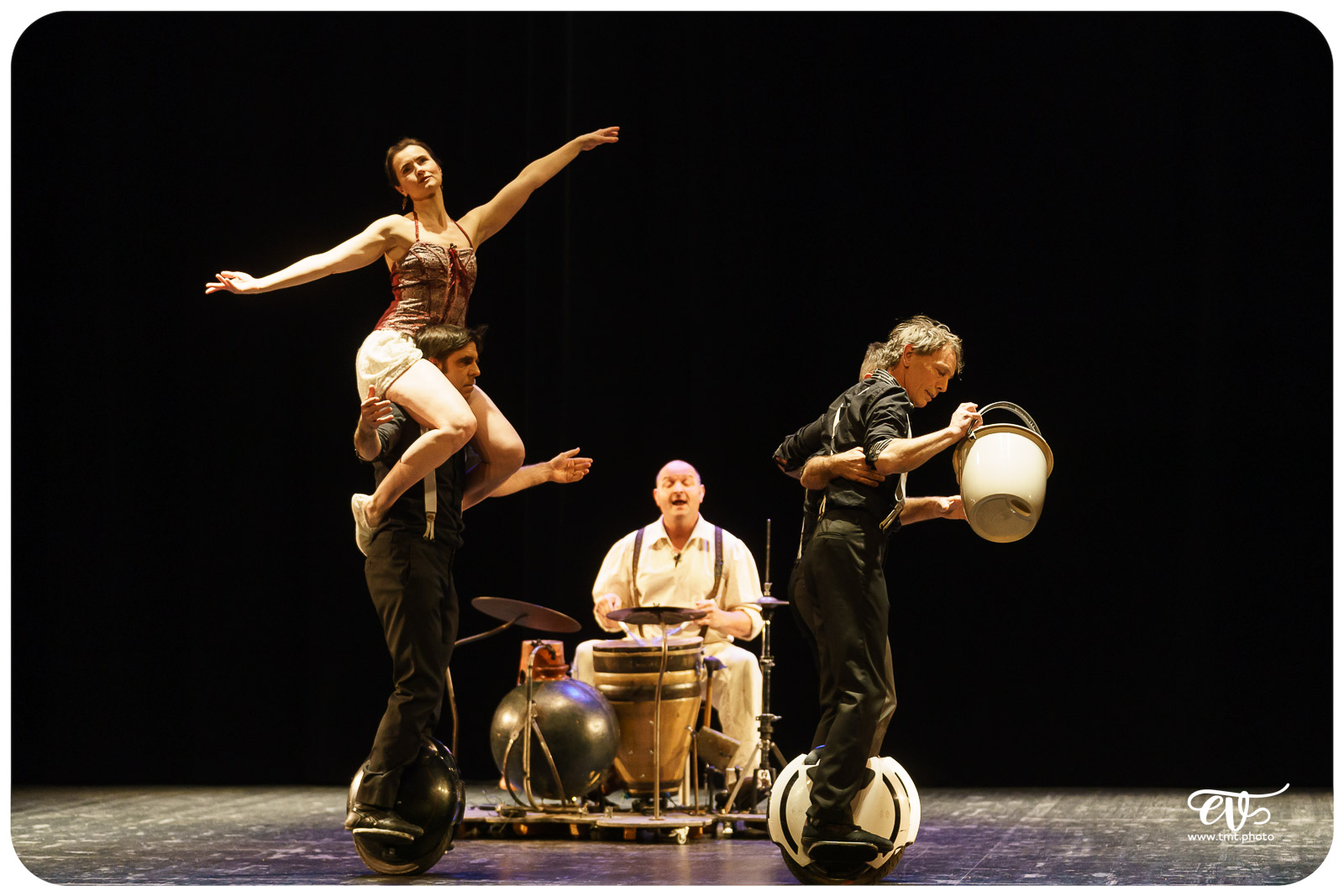 ExCENTRIQUES (CIE LES ACROSTICHES)